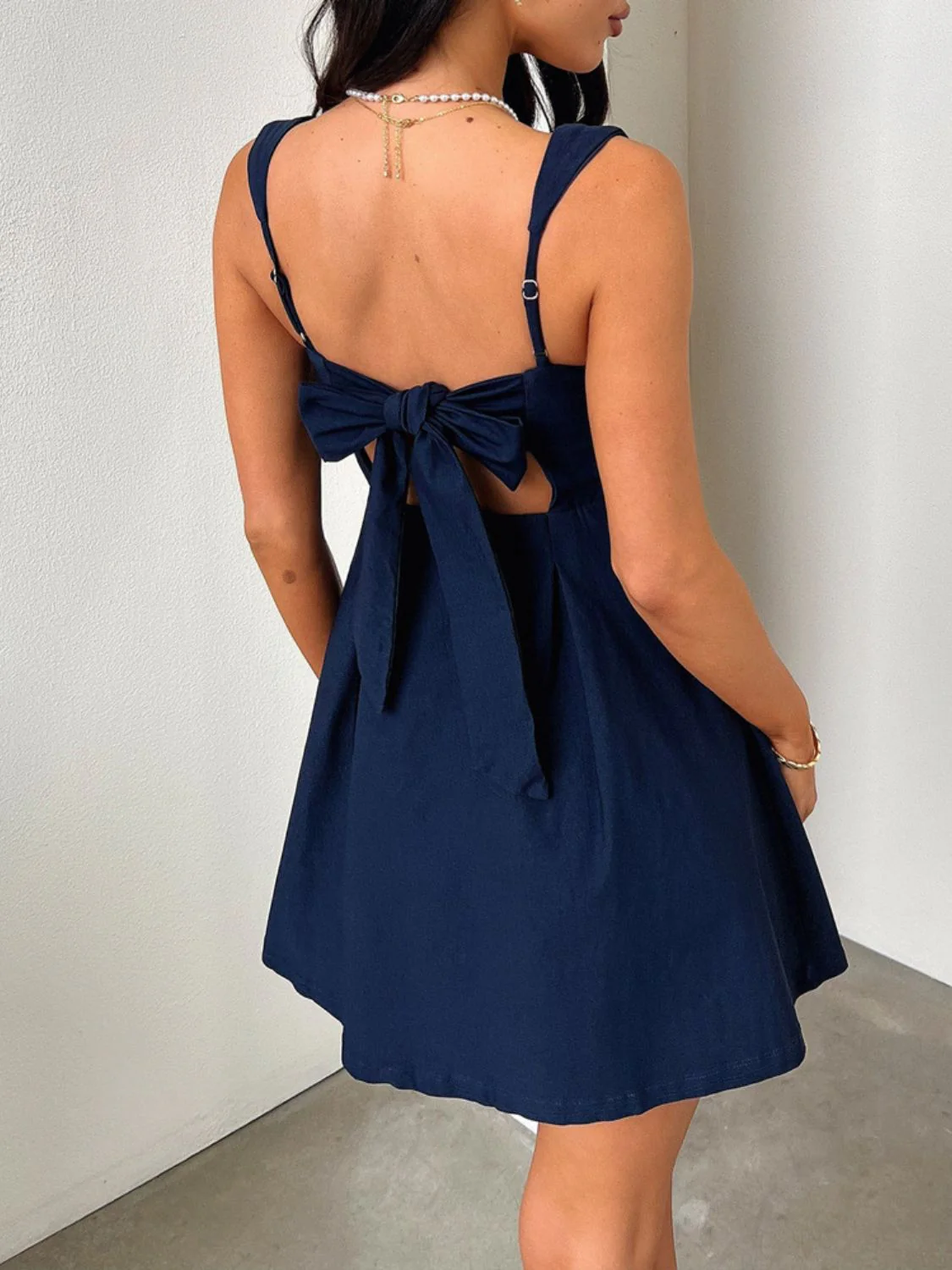 Emma - Robe de soirée mini élégante - Décolleté carré - Nœud - Image 2